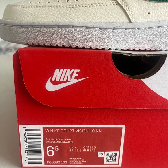 Nike Women’s Shoes - Picture 3 of 4